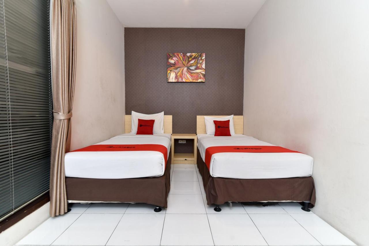 Reddoorz Plus @ Raya Legian Екстериор снимка