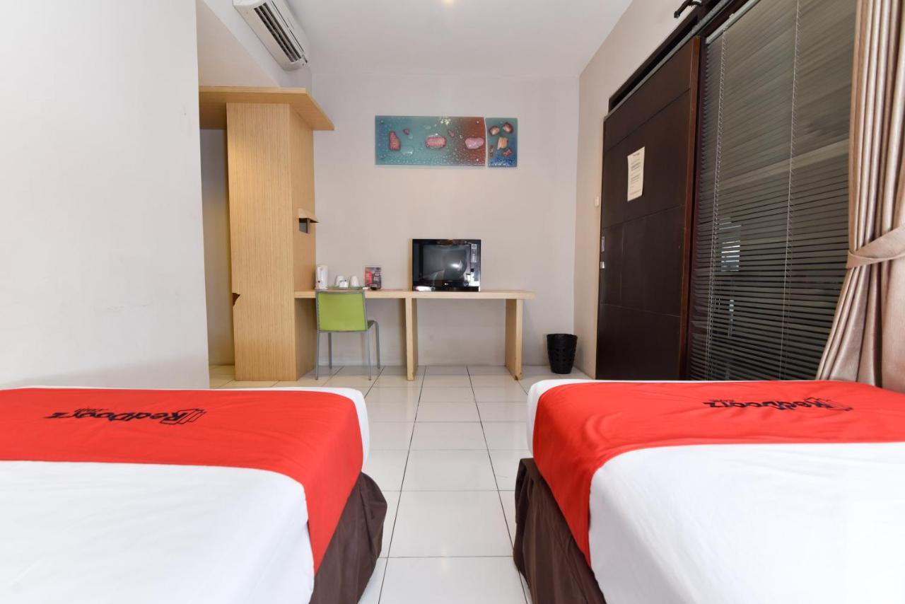 Reddoorz Plus @ Raya Legian Екстериор снимка