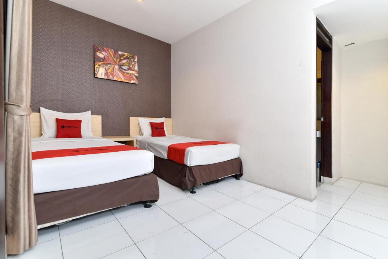 Reddoorz Plus @ Raya Legian Екстериор снимка