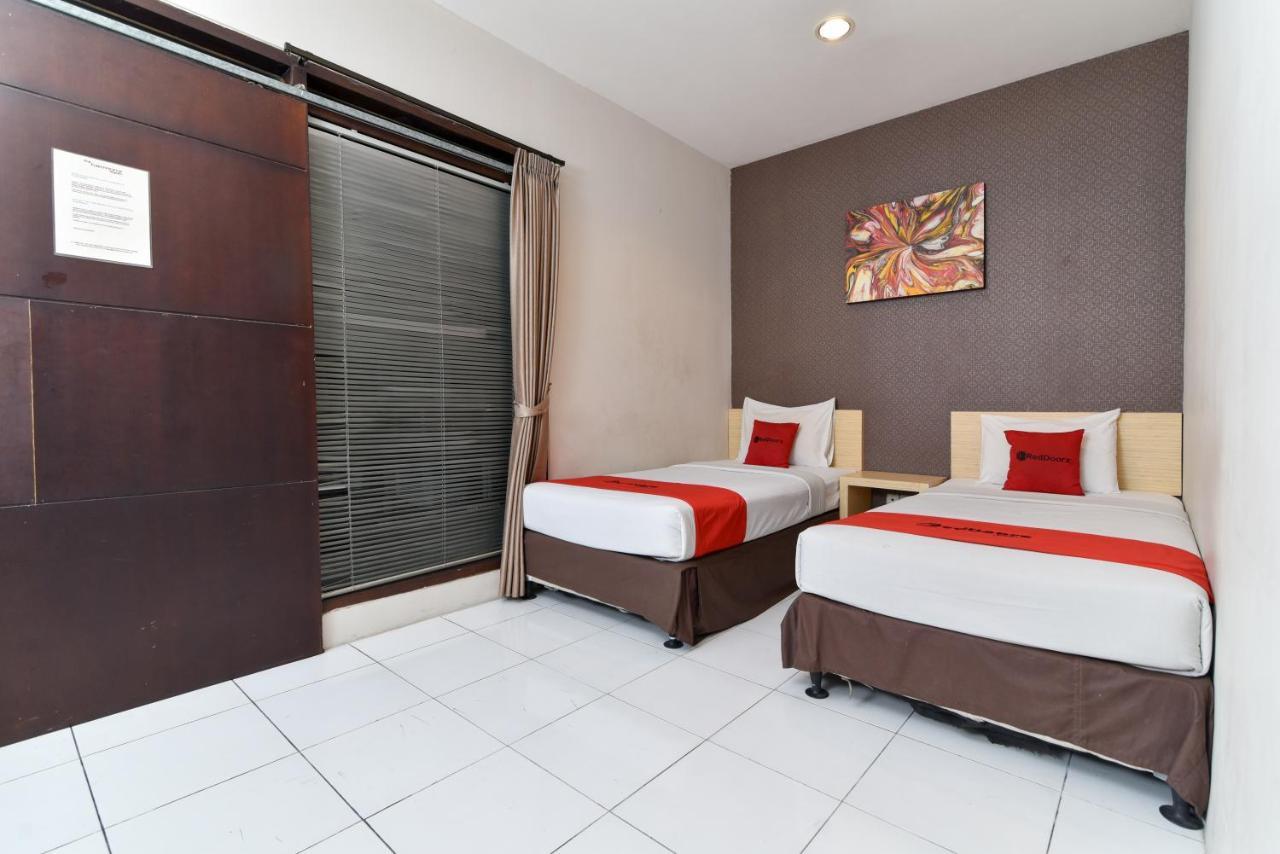 Reddoorz Plus @ Raya Legian Екстериор снимка